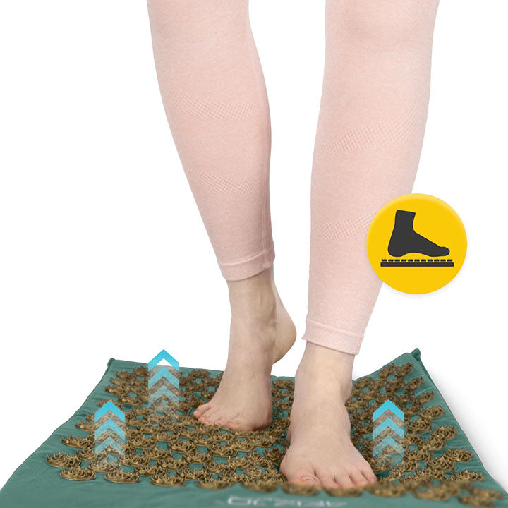 Akupunktūrinis pėdų masažas ant masažinio kilimėlio ERGO