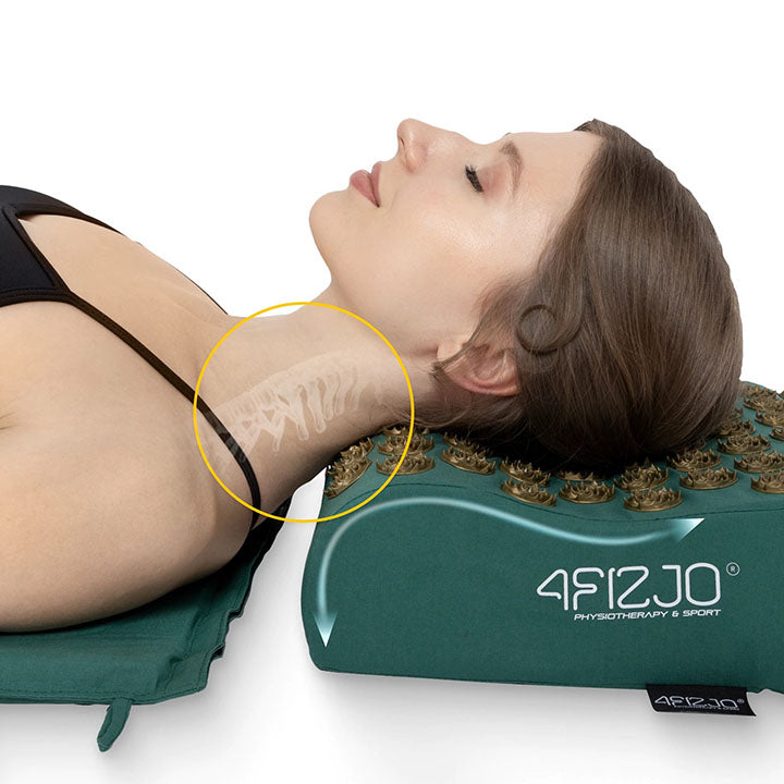 Efektyvus kaklo masažas ant ERGO pagalvės su adatomis